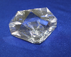 Lithiumborat-Kristall (LiB<sub>3</sub>O<sub>5</sub> ) 